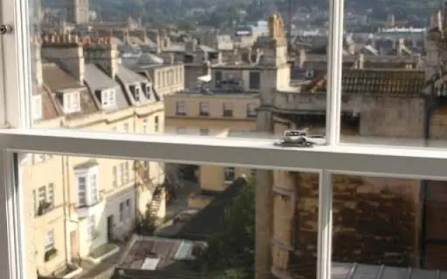Bath Roof Terrace Apartment, City Centre, Sleeps 8