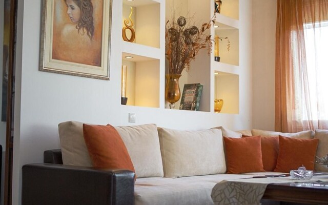 Venia House Marathos
