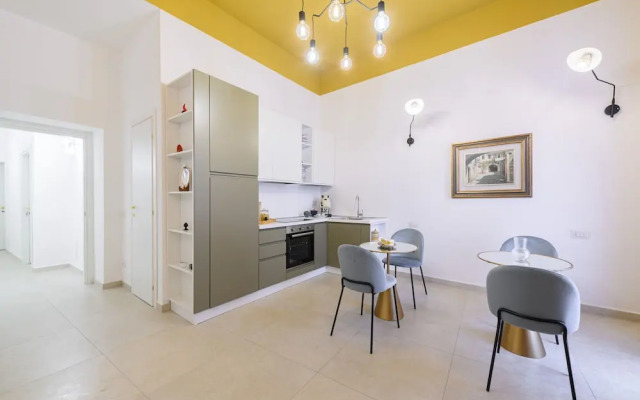 Into Mann in Naples With 5 Bedrooms and 5 Bathrooms