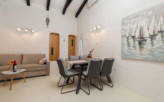 Awesome Home in Lopar with Hot Tub, WiFi & 2 Bedrooms