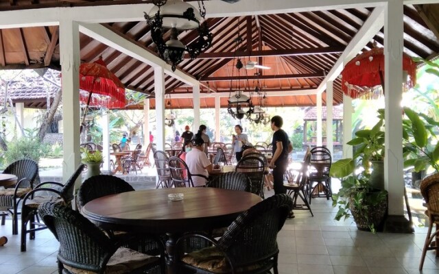 Rini Hotel