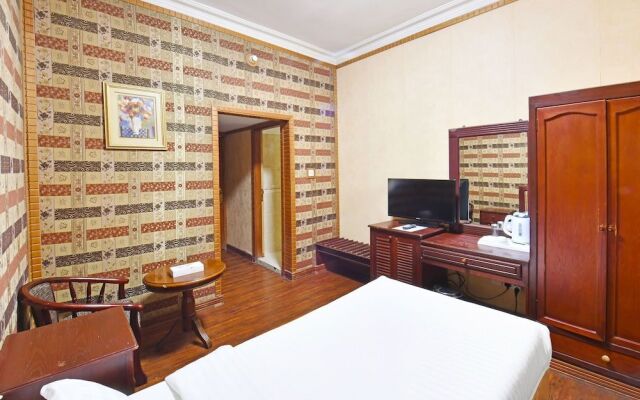 OYO 125 Moon Plaza Hotel