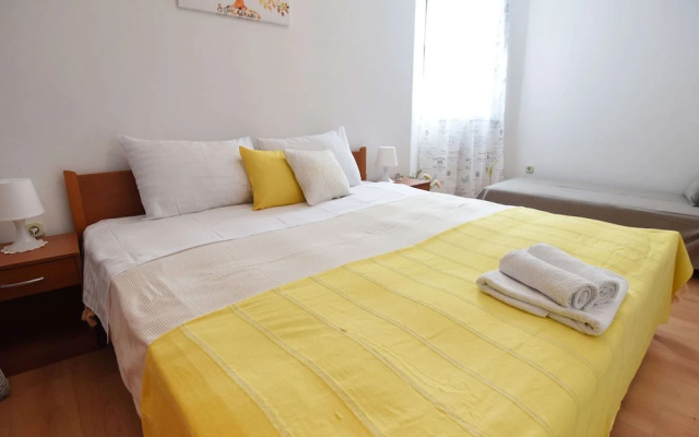 Apartment in Maslenica With Terrace