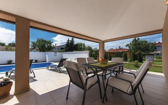 Stunning Home in Fazana With Wifi and 3 Bedrooms