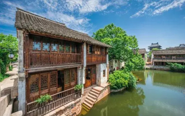Puyuan fashion ancient town theme inn
