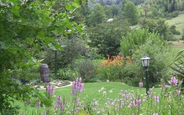 Twin Pools Lodge B and B