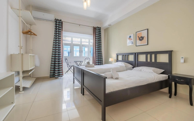 Hard to come by - modern & huge house in Sliema