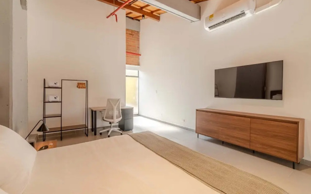 W Contemporary Loft w AC in Trendy Laureles