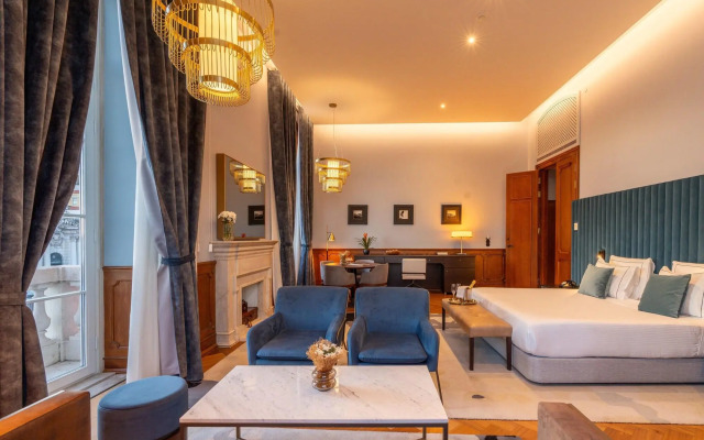 The Editory Riverside Hotel, an Historic Hotel
