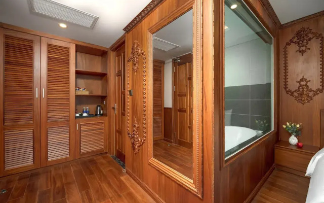 Monalisa Luxury Hotel