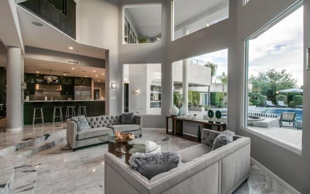 Stunning Private & Modern N. Scottsdale Estate!