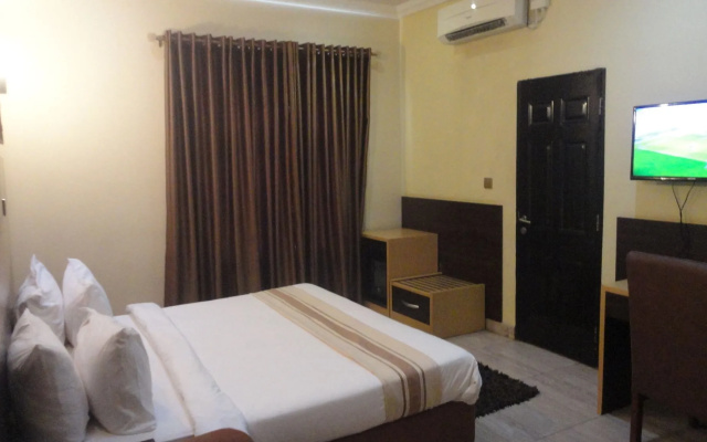 Caesar's Court Hotel and Suites