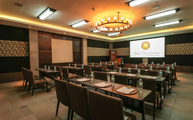 Two Seasons Coron Bayside Hotel
