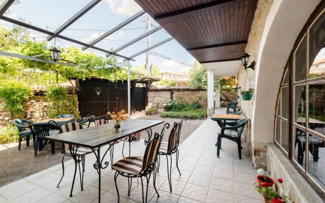 Lovely 5-bed Authentic House in the Arbanasi