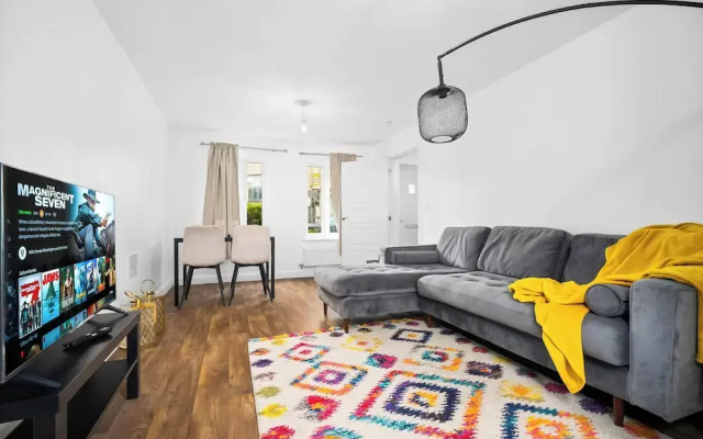 Spacious 4-bed House in Leicester/free Parking