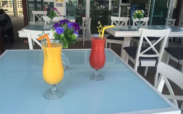 Phuket Airport Suites & Lounge Bar