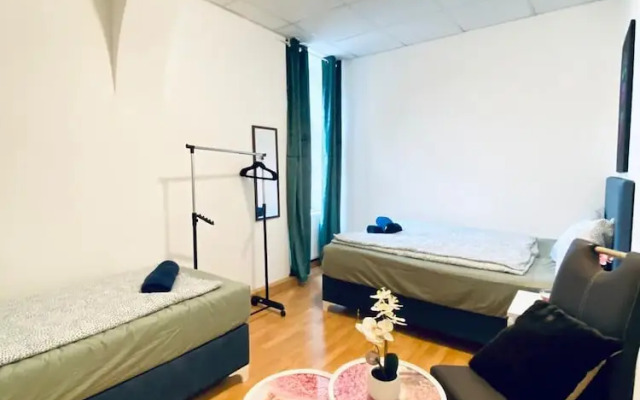 Stylish Shared 3-Bedroom Stay Near City