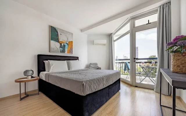 Marathon Beach Apartment With Shared Pool