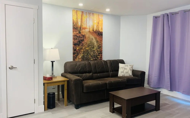 Lovely 1-Bedroom Condo with AC & Kitchen