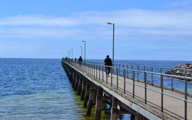 Stan Breeze: Elegant Family Retreat