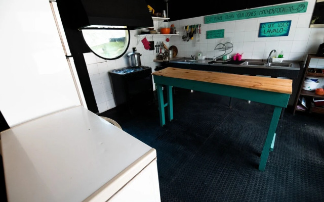 Mundaka Hostel y Bar - Adults Only