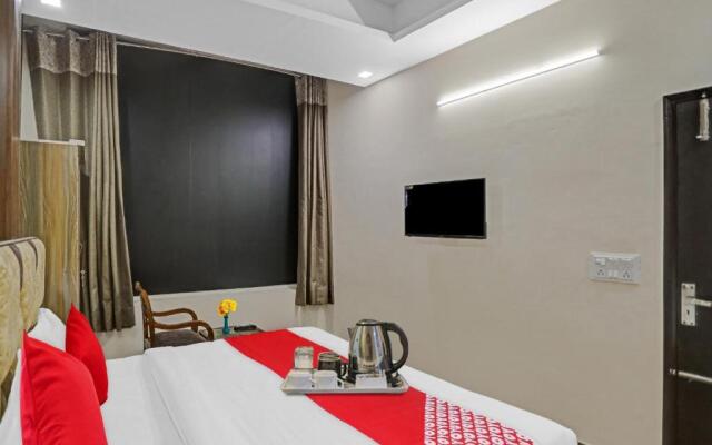 OYO Flagship 70247 Hotel Lavish