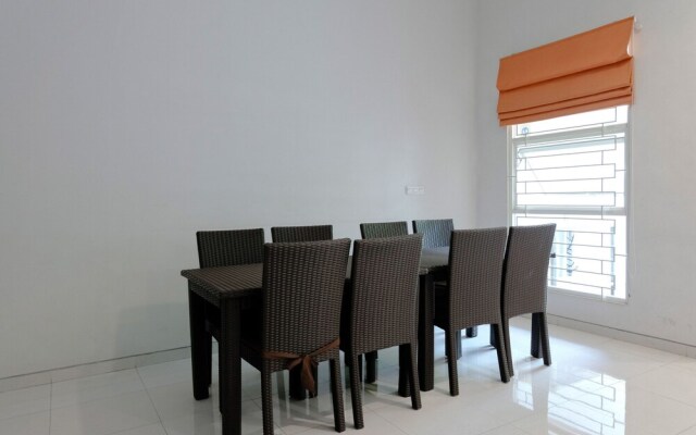 OYO 1023 Junggo Tentrem