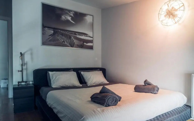 Minimal Brand New Loft next to Subway