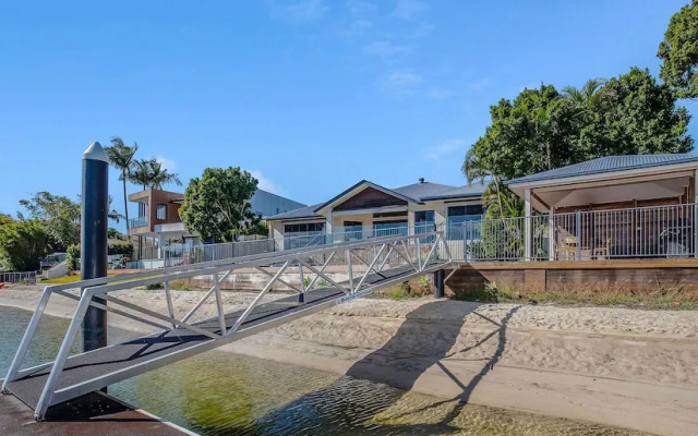Maureen Waterfront Beach House