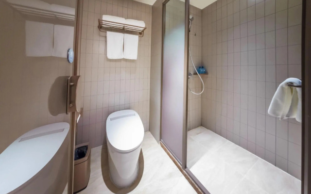 HanTing Hotel (Weihai High-speed Railway Station Qilu Mall)