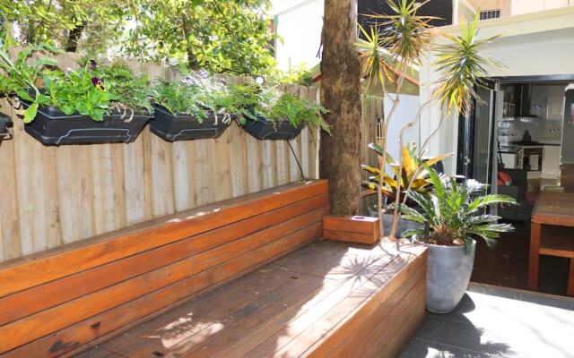 Elegant 2 Bedroom House in Inner City Oasis