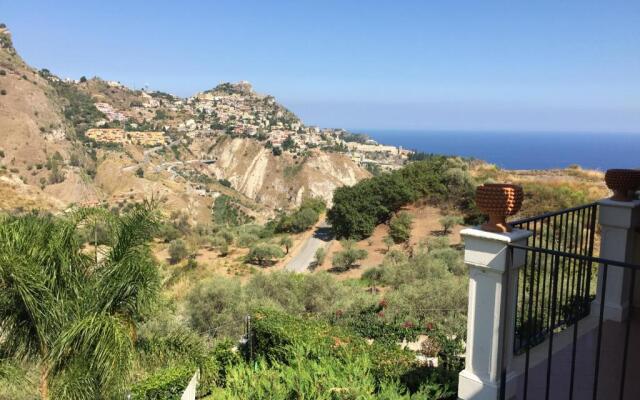 Villa Almond