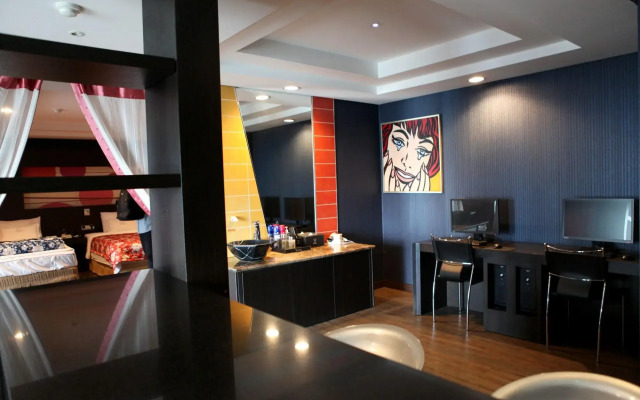 V Hotel