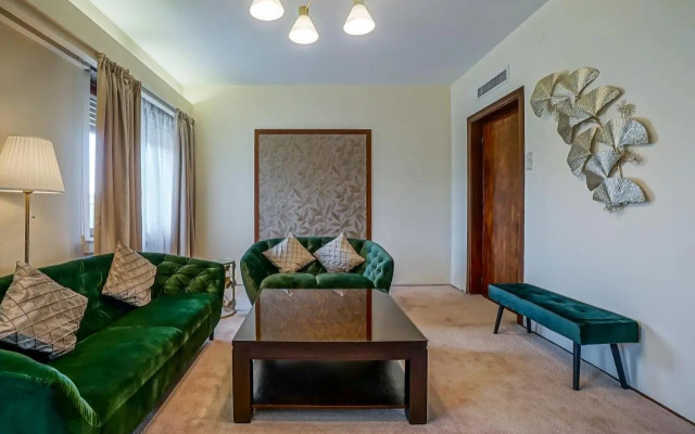 Lovely - 3 Bdr. Serviced Apartment In Old Town