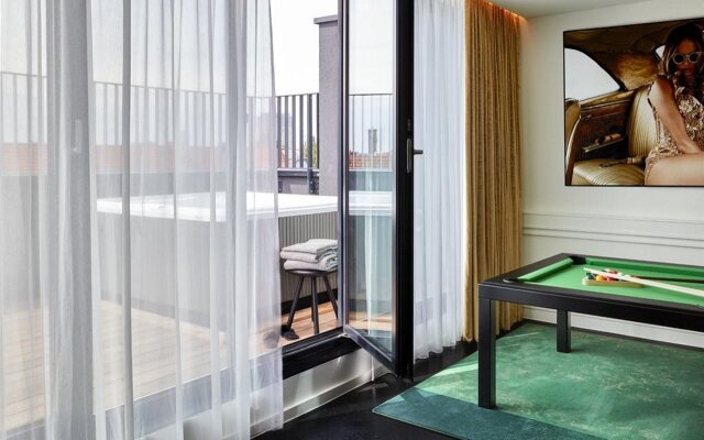 Roomers Munich, Autograph Collection