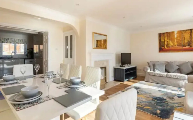 Abingdon House - 4 BR on the Marina