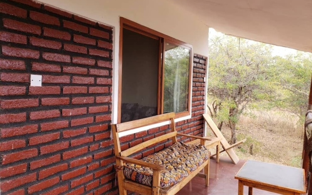 African Sunrise Lodge and Campsite