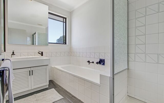 On the Hill at Metung