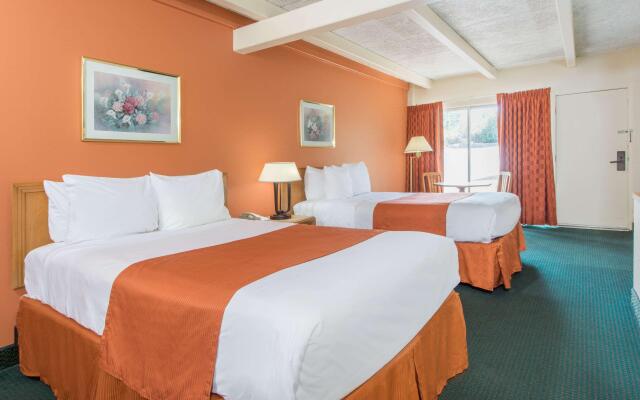 Days Inn by Wyndham St. Louis North