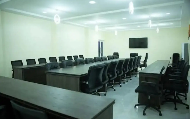 Apno Hotel and Suites