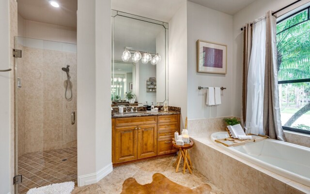 Luxury House With Private Acreage - Near Golfing!