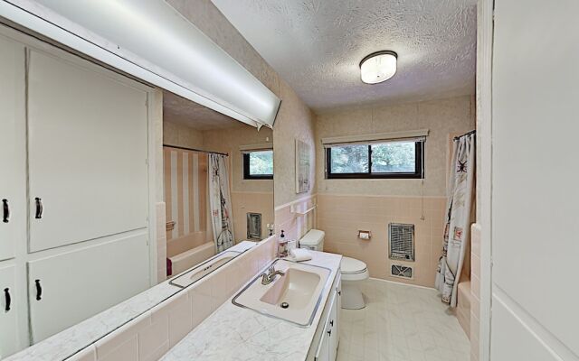 239slake 3 Bedroom Home