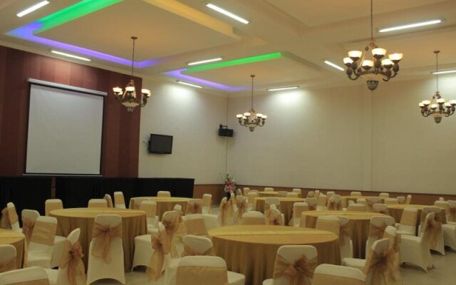 Imelda Hotel - Waterpark - Convention
