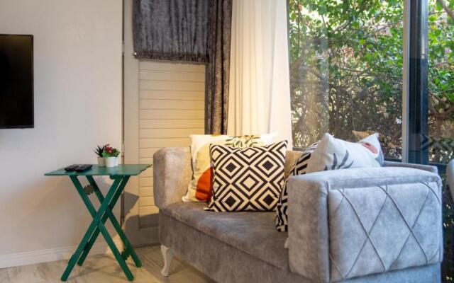 Invigorating Studio Flat Near Kordon In Alsancak