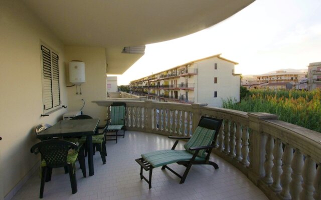 Apartment With one Bedroom in Caulonia Marina, With Wonderful Mountain View, Pool Access, Furnished Balcony - 100 m From the Beach