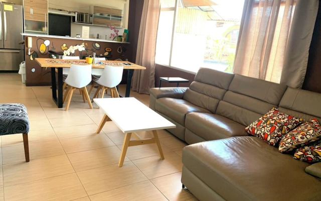 Large And Cosy Apartment With Private Garden
