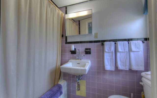 Biarritz Motel & Suites