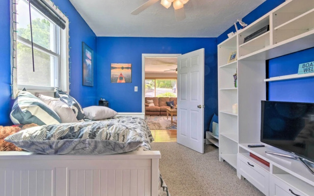 'paradise Lakehouse' in Hickory w/ Dock & Views!