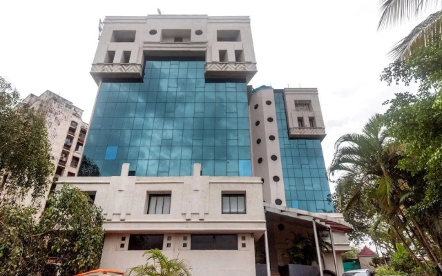 Savoy Suites by OYO Rooms