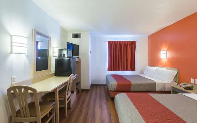 Motel 6 Dale, IN